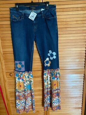 LEVIS by LULABELLA  design size 13. Too low rise - NWT